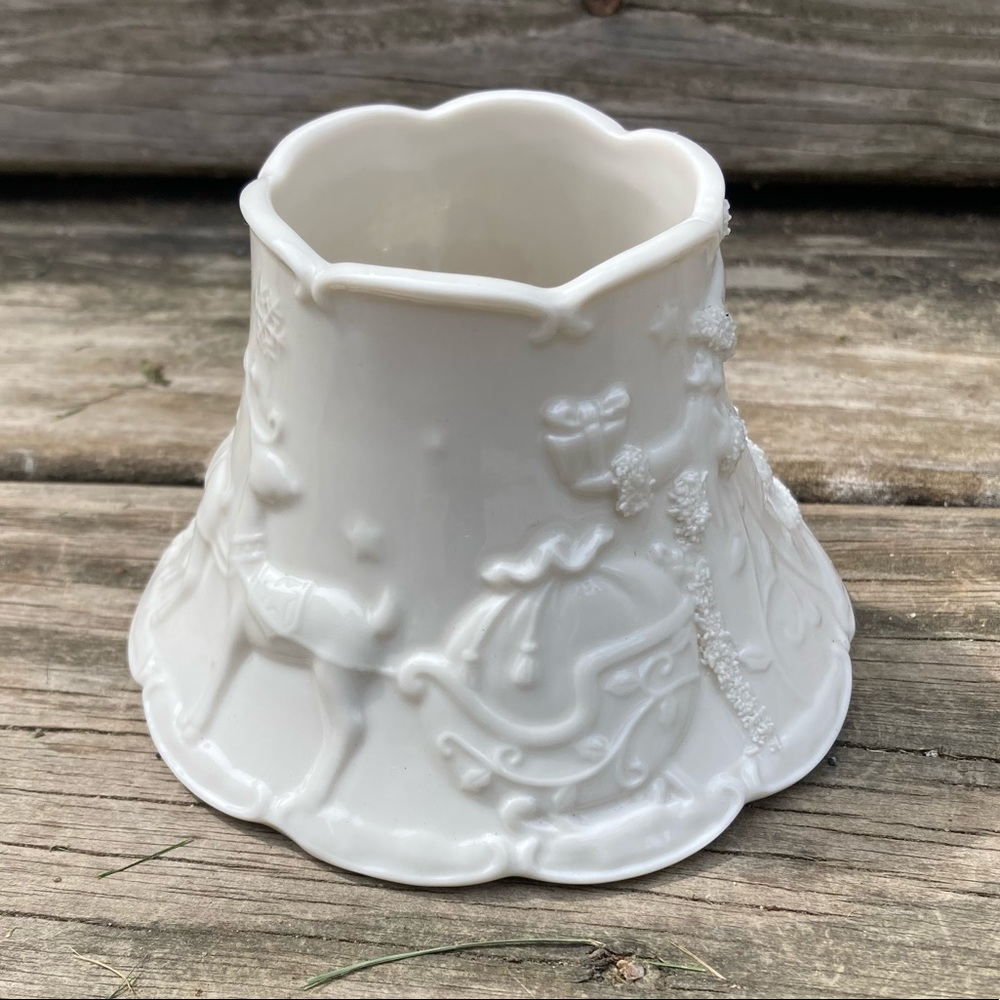 YANKEE CANDLE WHITE CHRISTMAS DECOR SMALL CANDKE LAMP SHADE REINDEER SLED